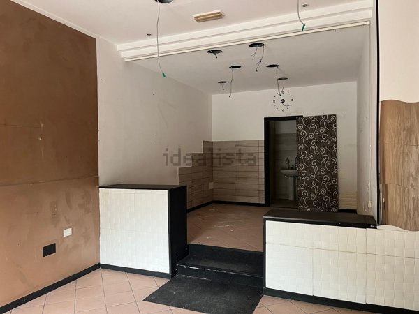 locale commerciale in vendita a Salerno