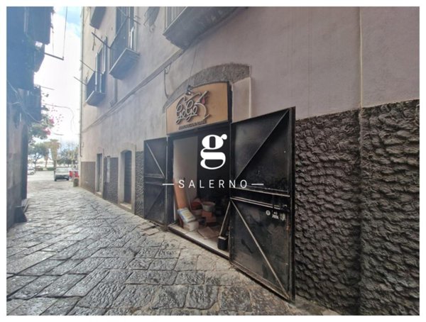negozio in vendita a Salerno in zona Centro Città