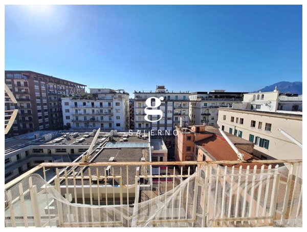 appartamento in vendita a Salerno in zona Centro Città