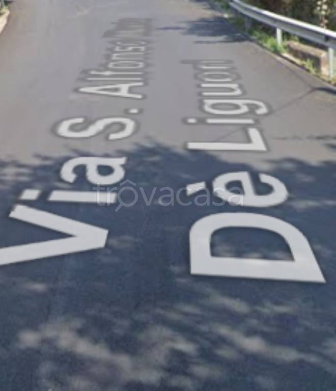 locale commerciale in vendita a Salerno in zona Brignano / Piezzo