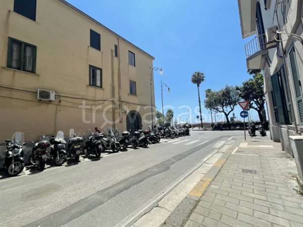 negozio in vendita a Salerno in zona Centro Città