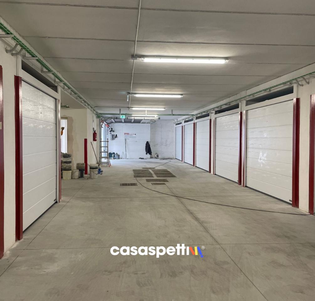 negozio in vendita a Salerno in zona Centro Città