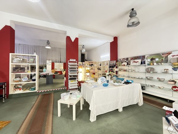 locale commerciale in vendita a Salerno in zona Pastena