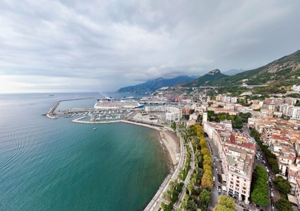 appartamento in vendita a Salerno in zona Centro Città