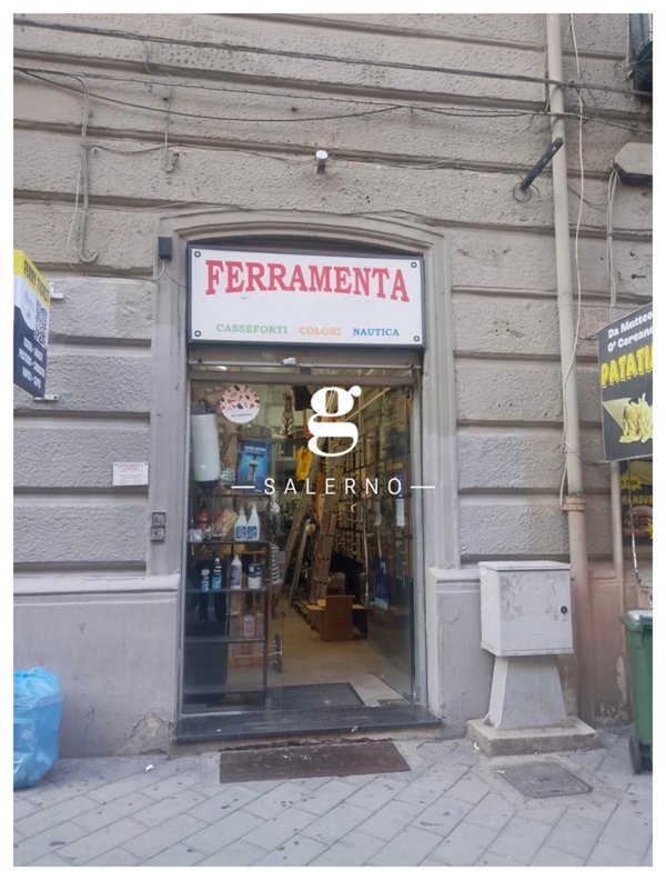 negozio in vendita a Salerno in zona Centro Città