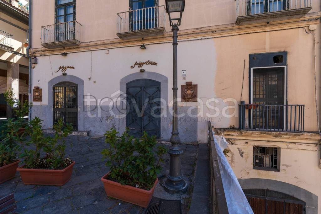 negozio in vendita a Salerno in zona Centro Città