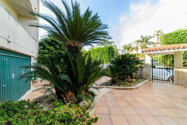 casa indipendente in vendita a Salerno