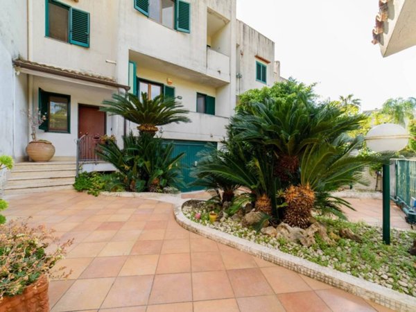 casa indipendente in vendita a Salerno