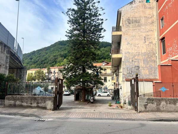 negozio in vendita a Salerno