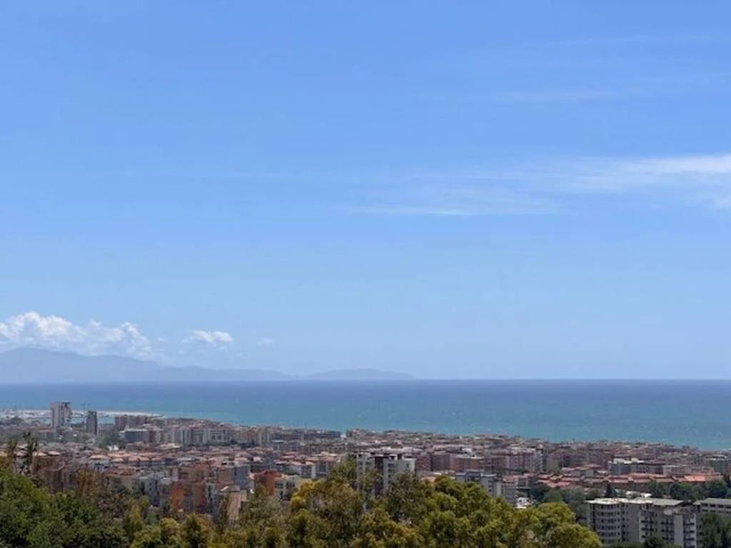 casa indipendente in vendita a Salerno in zona Torrione