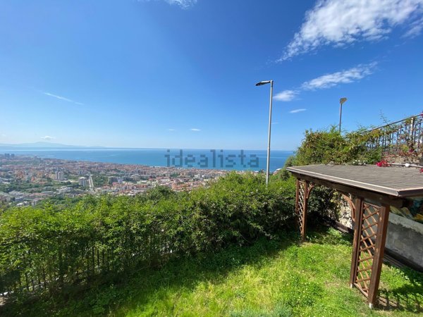 casa indipendente in vendita a Salerno