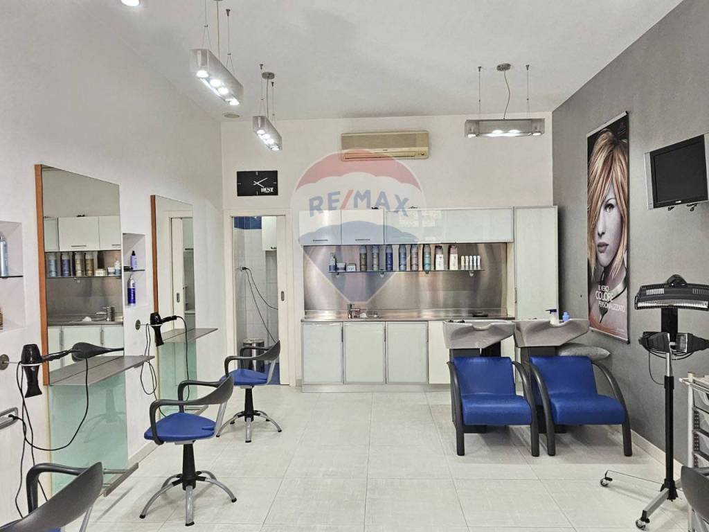 negozio in vendita a Salerno in zona Irno