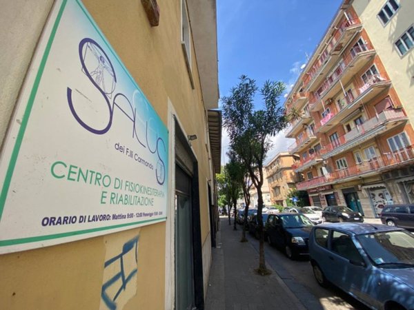 negozio in vendita a Salerno in zona Mercatello