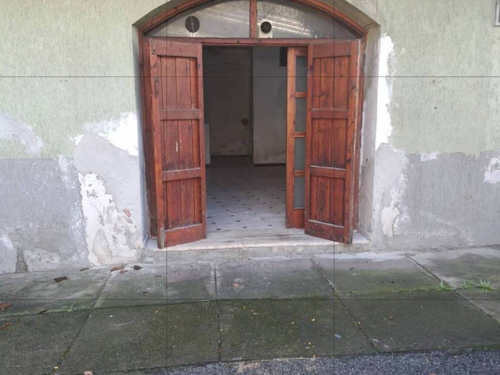 negozio in vendita a Salerno in zona Irno