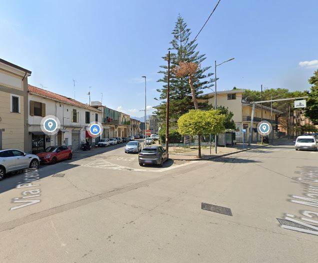 locale di sgombero in vendita a Salerno in zona Mercatello