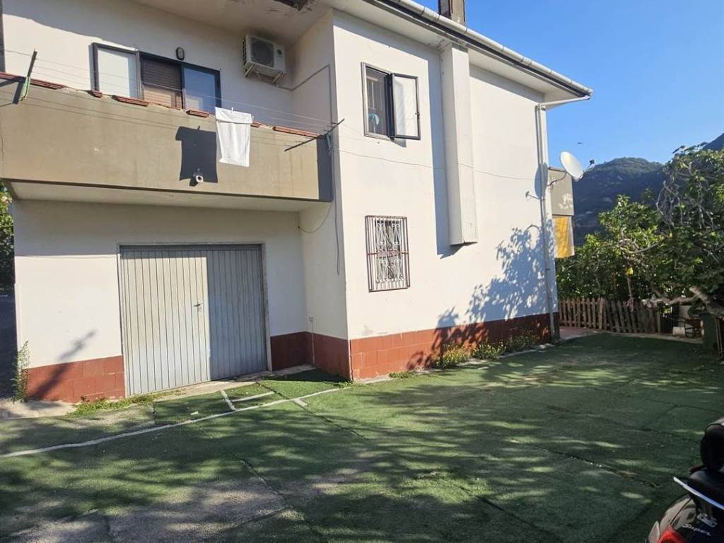 casa indipendente in vendita a Salerno in zona Giovi Altimare