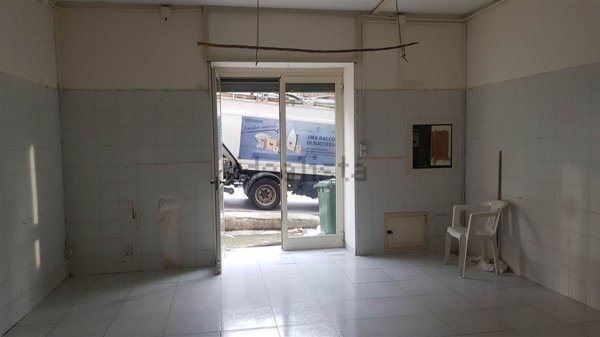 locale commerciale in vendita a Salerno in zona Matierno