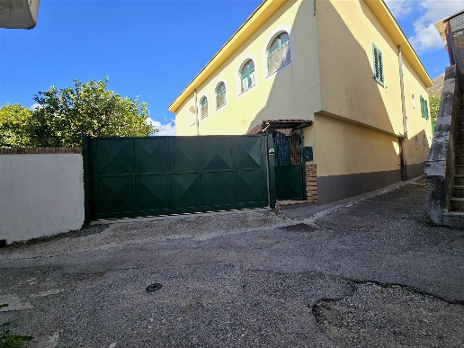 casa indipendente in vendita a Salerno in zona Ogliara