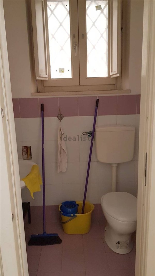 locale commerciale in vendita a Salerno