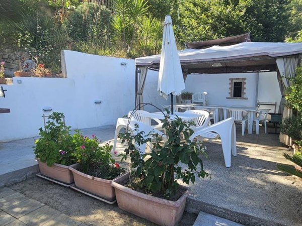 casa indipendente in vendita a Salerno in zona Giovi Altimare