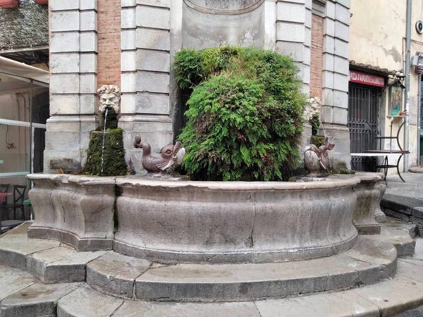 negozio in vendita a Salerno in zona Giovi Altimare