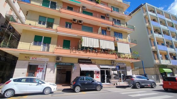 locale commerciale in vendita a Salerno in zona Mercatello