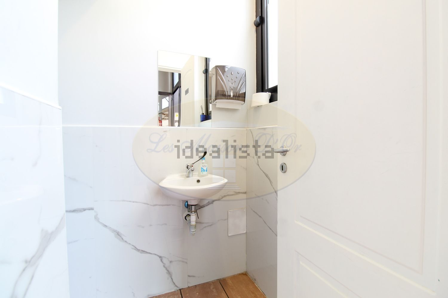 negozio in vendita a Salerno in zona Zona Industriale