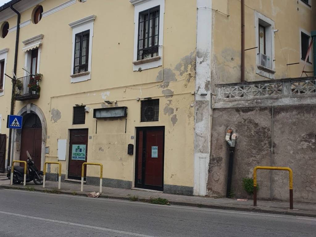 negozio in vendita a Salerno in zona San Leonardo
