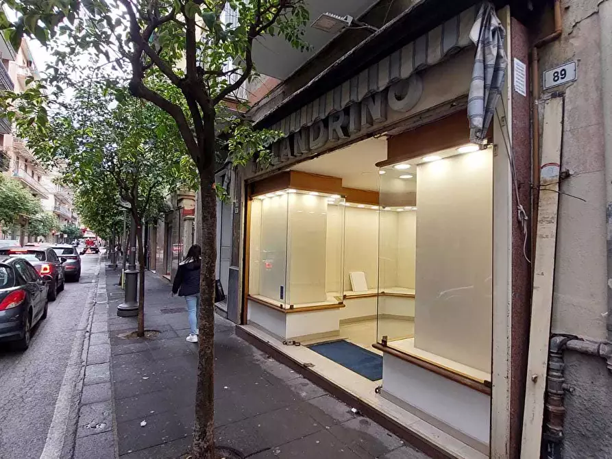 negozio in vendita a Salerno in zona Centro Città
