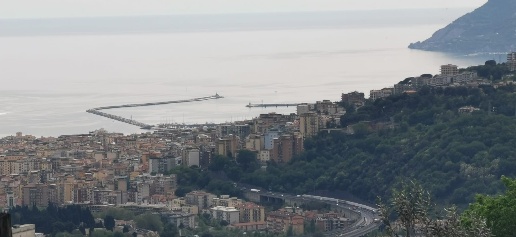 casa indipendente in vendita a Salerno in zona Centro Città