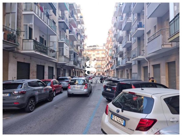 negozio in vendita a Salerno in zona Irno
