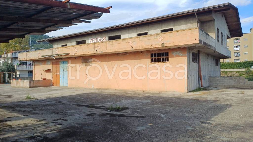 locale commerciale in vendita a Salerno in zona San Leonardo
