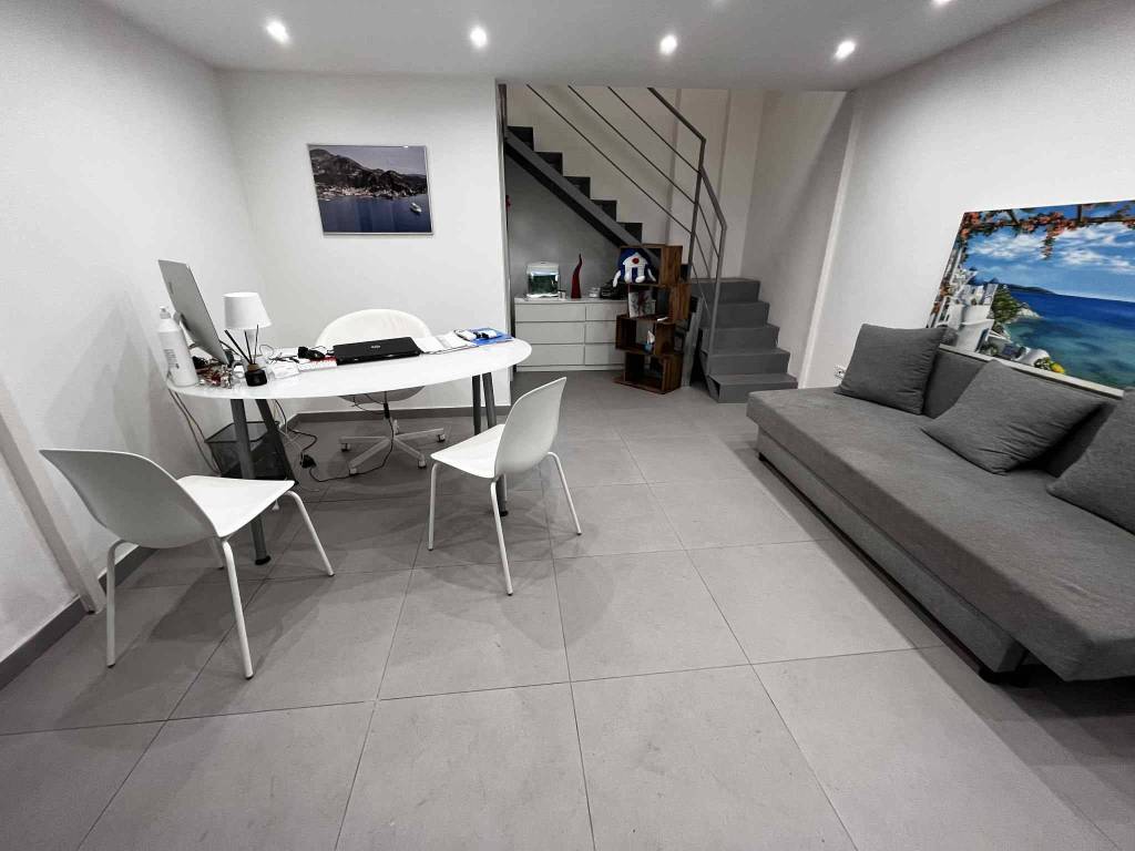 negozio in vendita a Salerno in zona Torrione