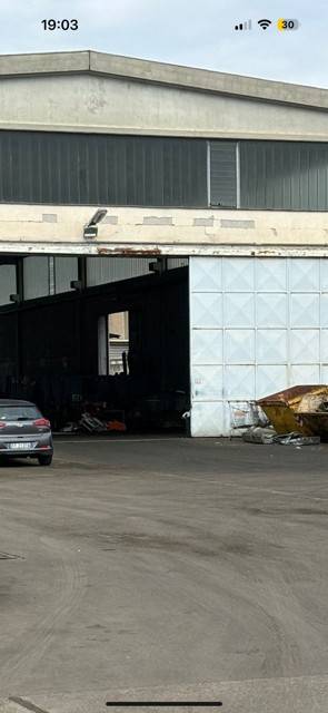 locale commerciale in vendita a Salerno in zona Zona Industriale