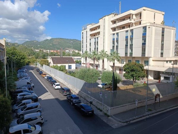 appartamento in vendita a Salerno in zona Pastena