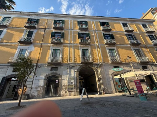 appartamento in vendita a Salerno in zona Centro Città