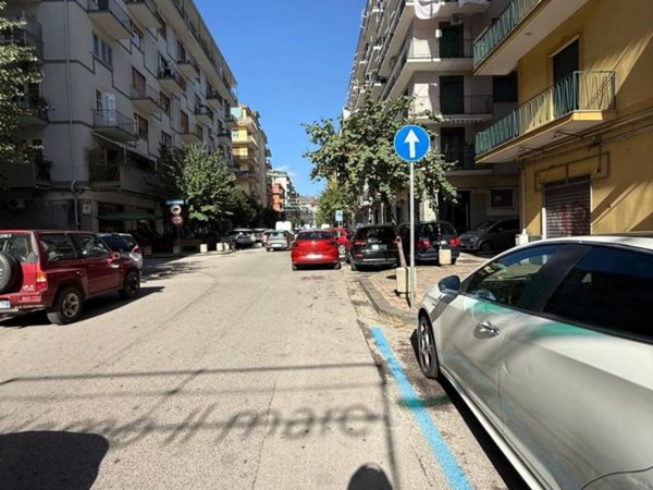 negozio in vendita a Salerno in zona Irno
