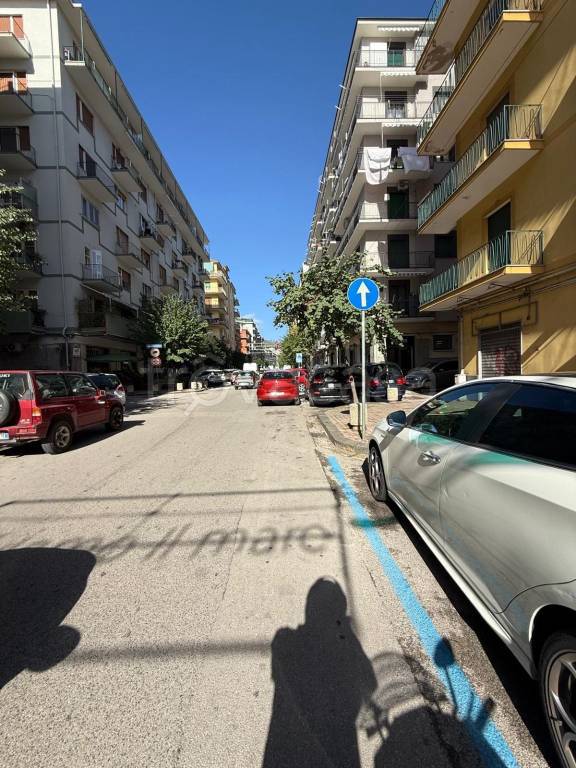 negozio in vendita a Salerno in zona Brignano / Piezzo