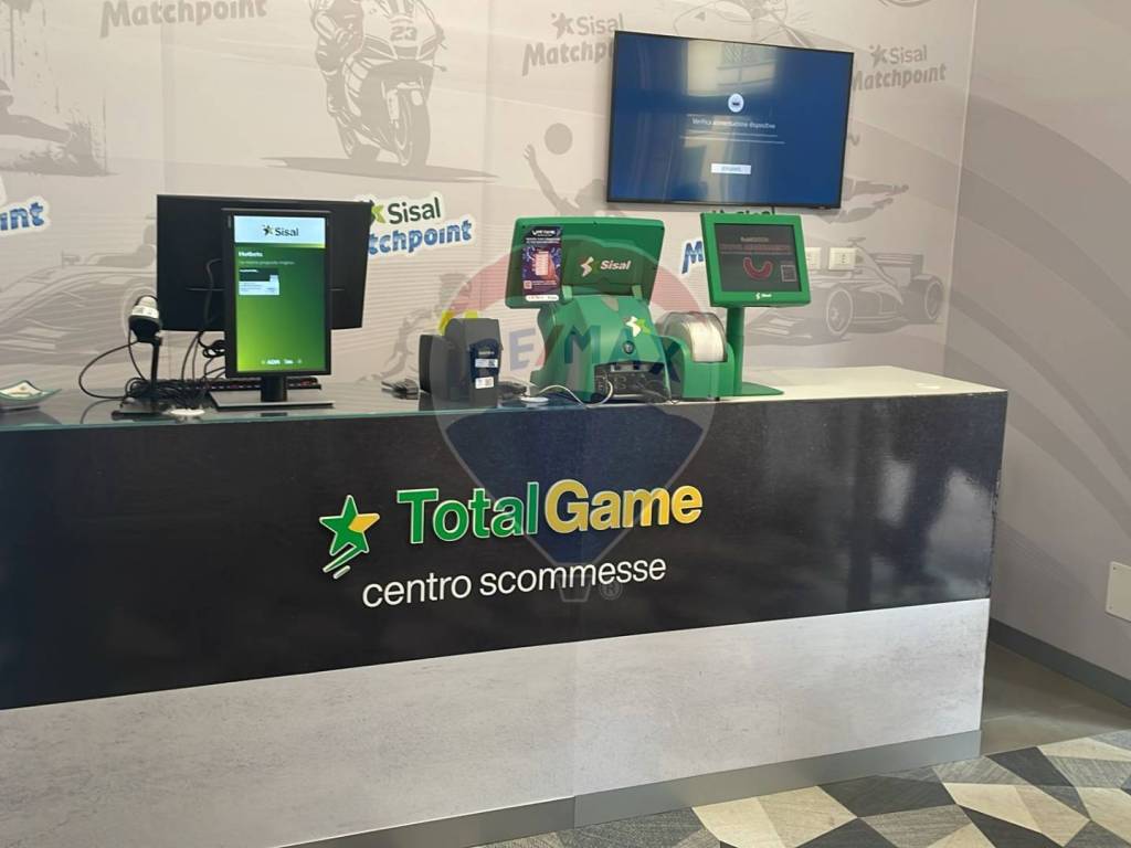 negozio in vendita a Salerno in zona Irno