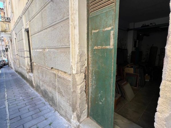 casa indipendente in vendita a Salerno in zona Centro Città