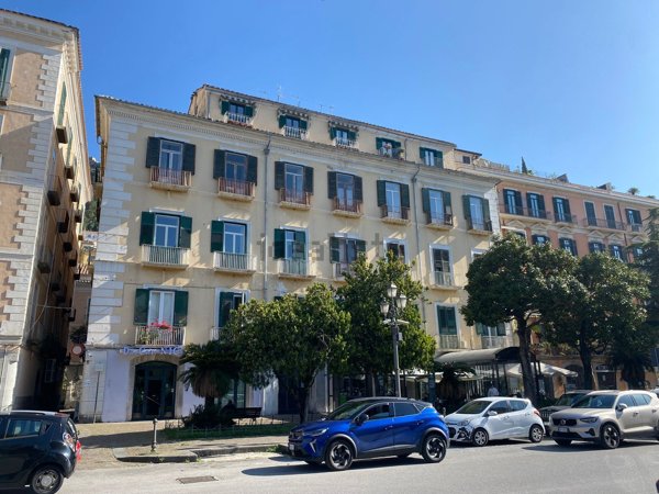 appartamento in vendita a Salerno in zona Centro Città