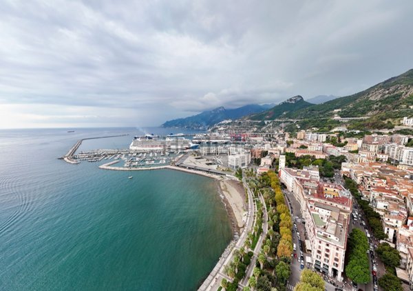 appartamento in vendita a Salerno in zona Centro Città