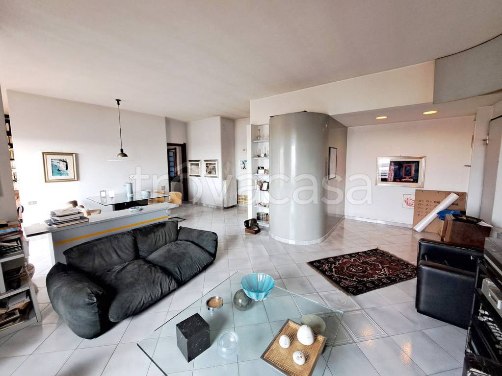 appartamento in vendita a Salerno in zona Pastena