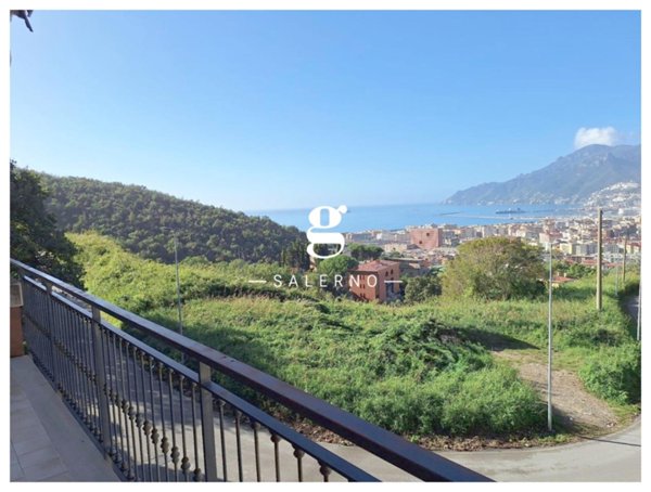 appartamento in vendita a Salerno in zona Brignano / Piezzo