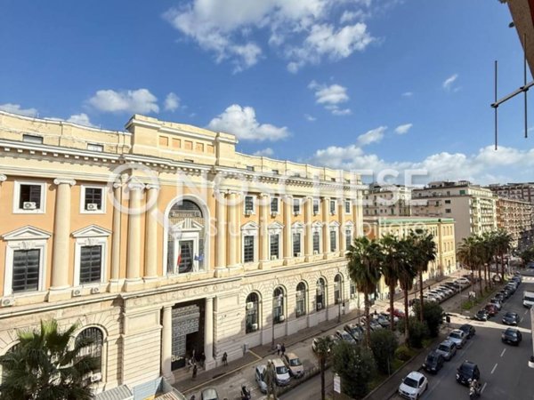 negozio in vendita a Salerno in zona Centro Città