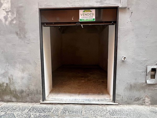 negozio in vendita a Salerno in zona Centro Città
