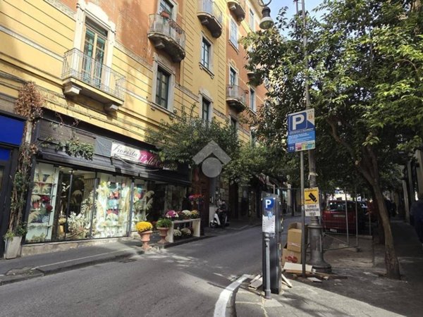 negozio in vendita a Salerno in zona Centro Città
