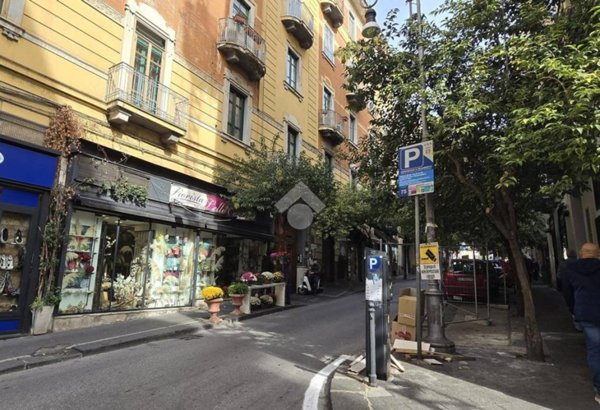negozio in vendita a Salerno in zona Centro Città