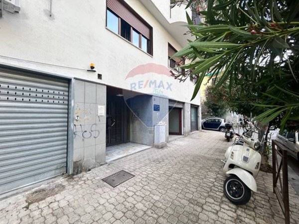 negozio in vendita a Salerno in zona Centro Città
