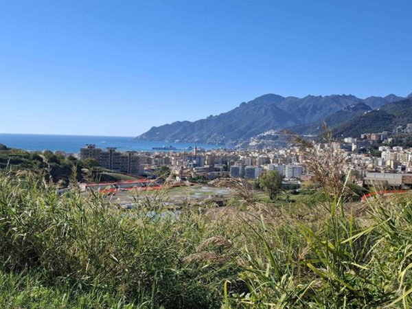 casa indipendente in vendita a Salerno in zona Brignano / Piezzo